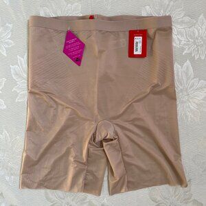 SPANX NWT Thinstincts 2.0 Mid-Thigh Short Shapewear
